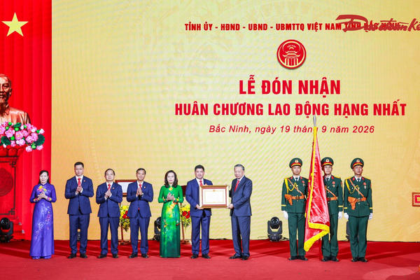 [Ảnh] Công bố Nghị quyết của Quốc hội về thành lập thành phố Bắc Ninh và đón nhận Huân chương Lao động hạng Nhất