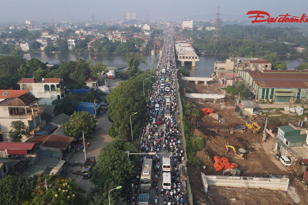 Hà Nội: Ùn tắc kéo dài trên Quốc lộ 6