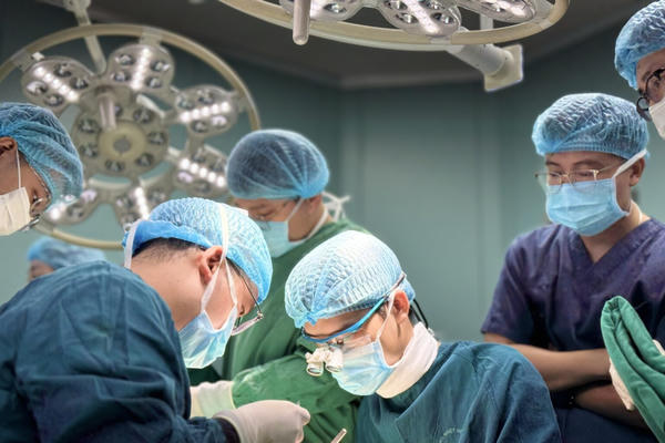 7 giờ nỗ lực bảo tồn ngón tay cho người bệnh