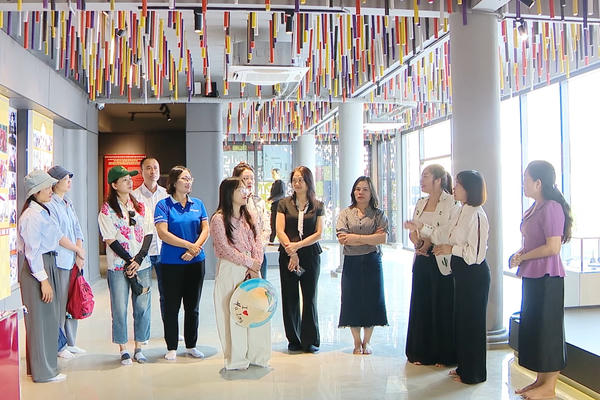 Quảng Ninh: Khai thác văn hóa bản địa làm mới trải nghiệm du lịch Quảng Ninh: Khai thác văn hóa bản địa làm mới trải nghiệm du lịch