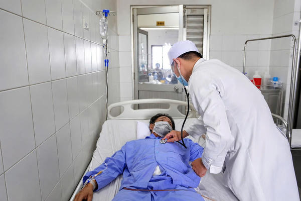 Cần Thơ: Cứu sống người đàn ông bị hai thanh sắt đâm trúng