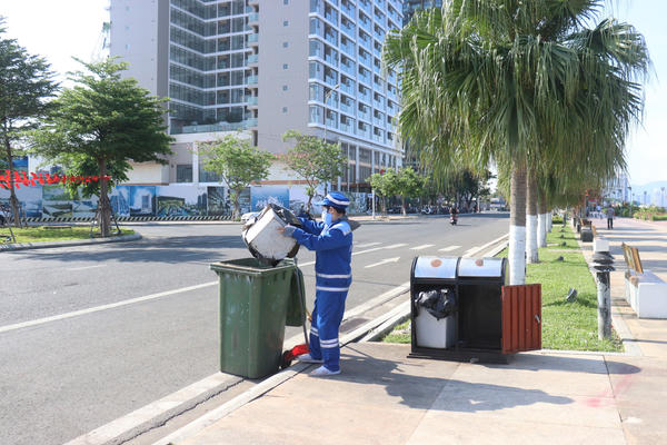 Nghịch lý khó tuyển công nhân vệ sinh môi trường