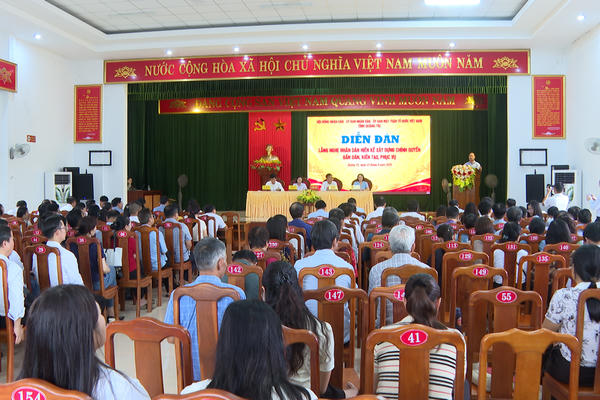 Lắng nghe nhân dân hiến kế xây dựng chính quyền gần dân