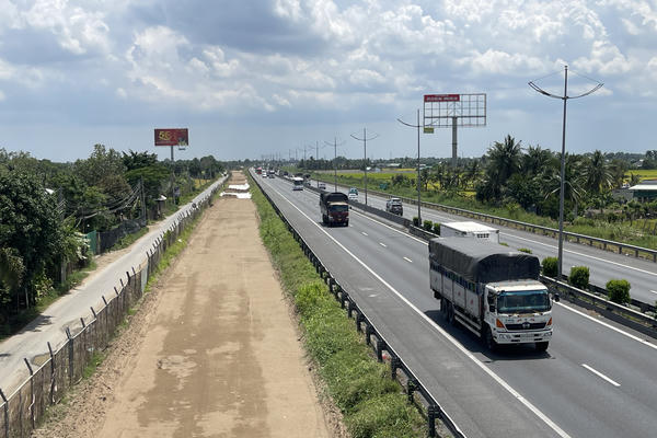 Huy động hơn 1.200 nhân lực mở rộng cao tốc TPHCM - Trung Lương - Mỹ Thuận 