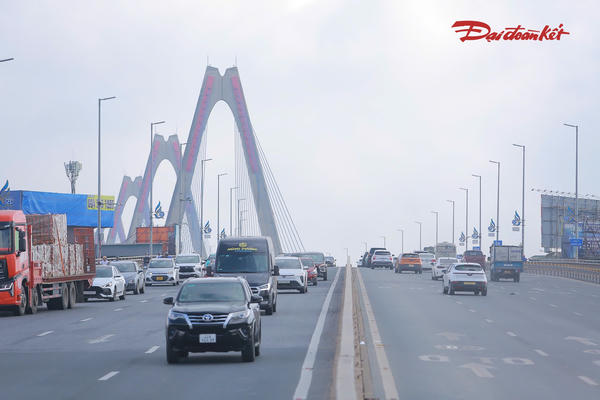 Cầu Nhật Tân thông thoáng ngày đầu thí điểm giảm tốc độ