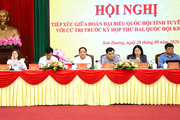 Trưởng Ban Tuyên giáo Trung ương Trịnh Văn Quyết tiếp xúc cử tri ở Tuyên Quang