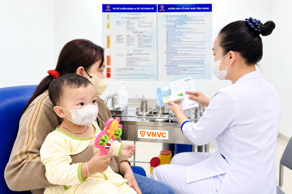 Việt Nam lần đầu có vắc xin tay chân miệng, gần 25.000 trẻ được tiêm sau 5 ngày
