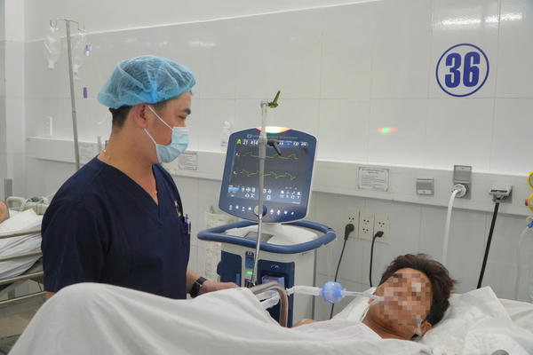 Hội chẩn khẩn, cứu sống thiếu niên rách động mạch chủ ngực