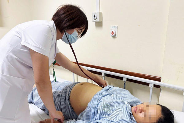 90% trẻ sơ sinh nhiễm viêm gan B từ mẹ có thể thành bệnh nhân mạn tính