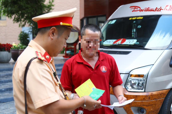 CSGT Hà Nội kiểm tra điều kiện an toàn xe đưa đón học sinh CSGT Hà Nội kiểm tra điều kiện an toàn xe đưa đón học sinh