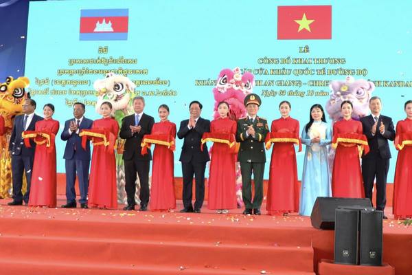 Khai trương cặp cửa khẩu quốc tế đường bộ Khánh Bình - Chrey Thom