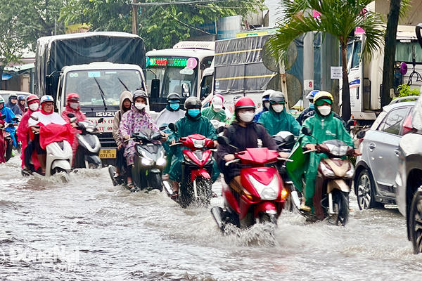 Mưa lớn, cảnh báo nguy cơ mất an toàn giao thông