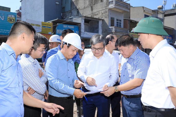 Tập trung tháo gỡ các điểm nghẽn, đẩy tiến độ Quốc lộ 6 đoạn Ba La - Xuân Mai