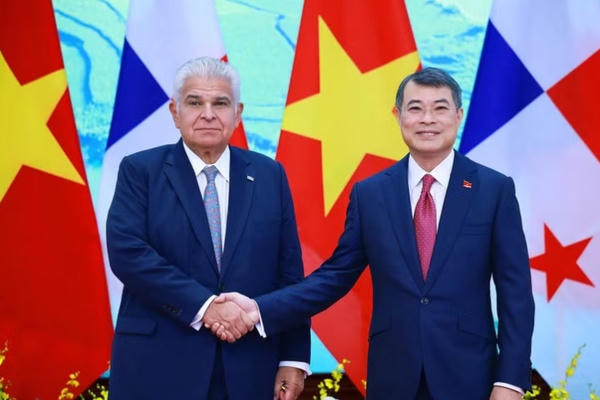 Thủ tướng Lê Minh Hưng hội kiến Tổng thống Cộng hòa Panama
