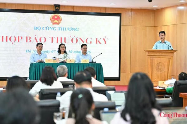 Bộ Công thương nói về việc dùng chung trạm sạc xe điện Bộ Công thương nói về việc dùng chung trạm sạc xe điện