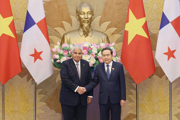 Chủ tịch Quốc hội Trần Thanh Mẫn hội kiến Tổng thống Cộng hoà Panama
