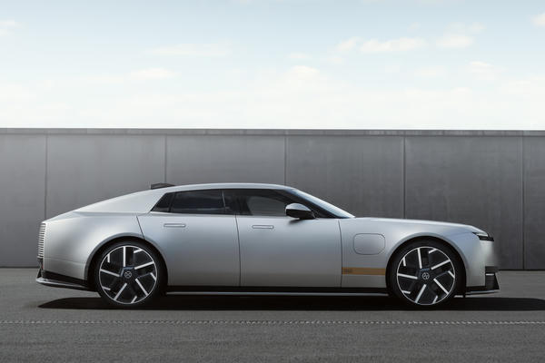 Jaguar nhắm đến giới trẻ Mỹ với mẫu xe điện siêu dài Type 01