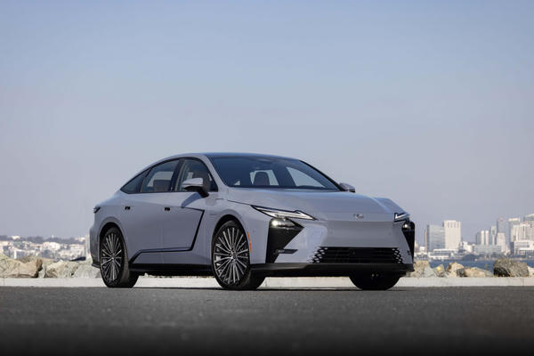 Lexus ES thế hệ mới lần đầu có xe thuần điện