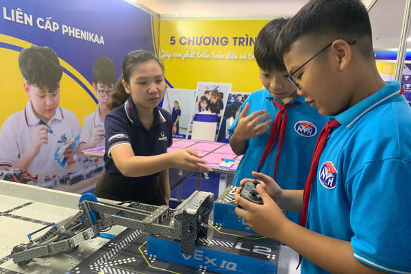  Dạy trẻ cách sử dụng công nghệ thay vì cấm đoán
