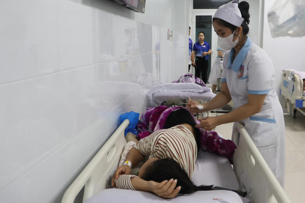 Quảng Ngãi: Vụ nghi ngộ độc thực phẩm đã có 105 người nhập viện 