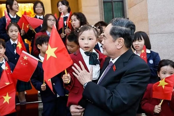 Chủ tịch Quốc hội Trần Thanh Mẫn gặp gỡ cộng đồng kiều bào tại Trung Quốc