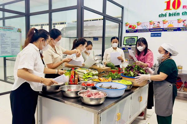 Siết chặt an toàn thực phẩm trong trường học