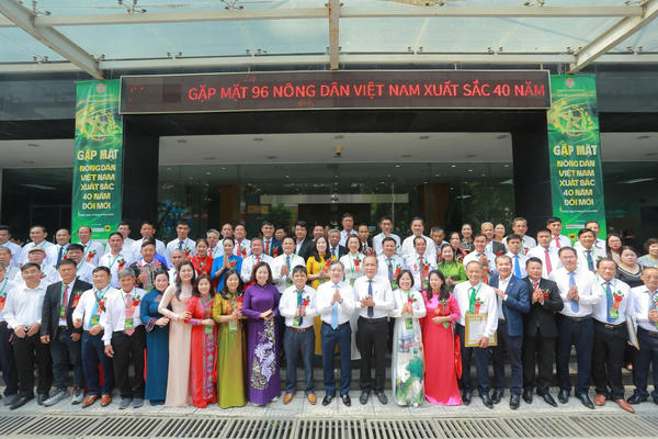 Trung ương Hội Nông dân Việt Nam gặp mặt 96 Nông dân Việt Nam xuất sắc 40 năm Đổi mới