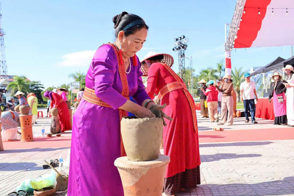 Giữ lửa nghề gốm Bàu Trúc