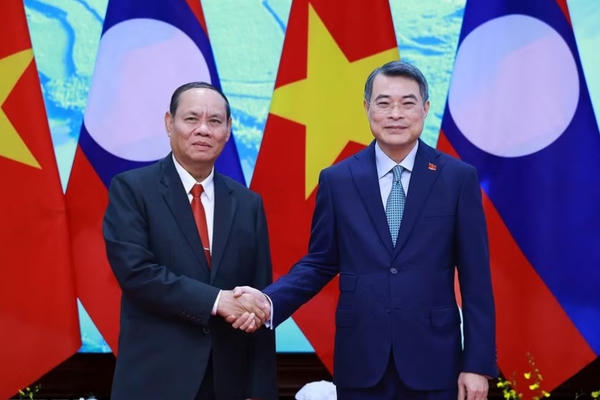 Thủ tướng Lê Minh Hưng hội kiến Thường trực Ban Bí thư Trung ương Đảng Nhân dân Cách mạng Lào