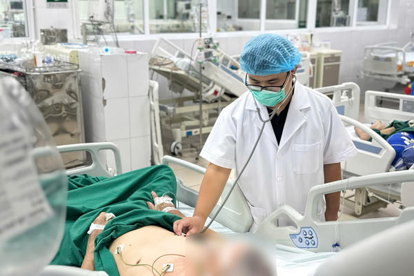 Người già, trẻ nhỏ liên tiếp nhập viện vì cúm A