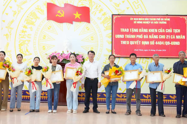Đà Nẵng: Khen thưởng 21 cá nhân cứu 32 thuyền viên gặp nạn trên biển