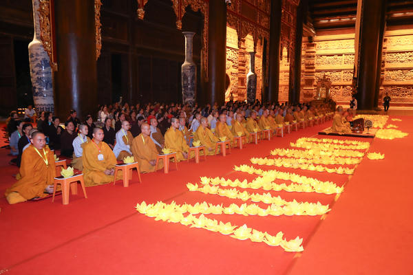 Lan tỏa thông điệp hòa bình từ ánh sáng hoa đăng