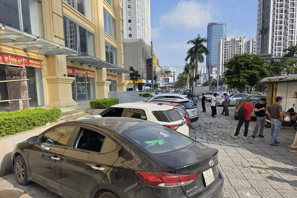Nghệ An: Thêm 2 ô tô bị đập kính trong đêm