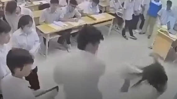 Công an Hà Nội khởi tố nam sinh đánh cô giáo ngay trong lớp học
