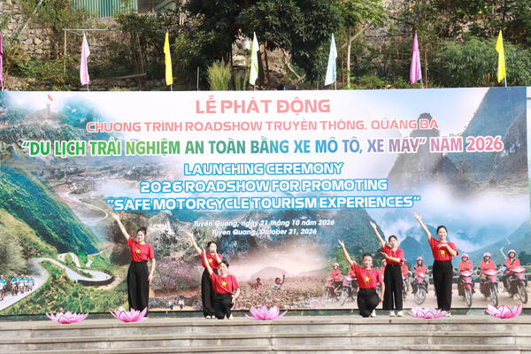 Tuyên Quang: 100 xe mô tô, xe máy quảng bá du lịch an toàn trên Cao nguyên đá Đồng Văn