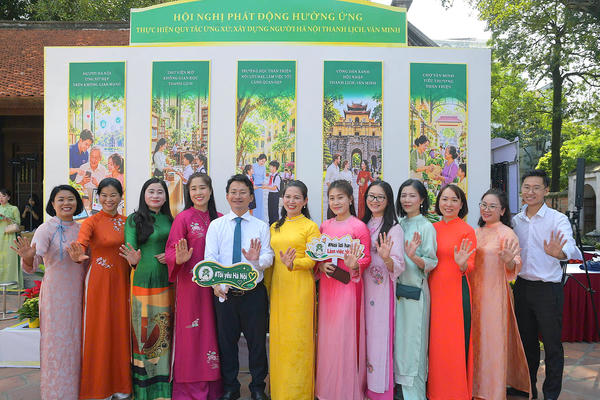 Xây dựng người Hà Nội thanh lịch, văn minh từ mỗi hành động đẹp Xây dựng người Hà Nội thanh lịch, văn minh từ mỗi hành động đẹp