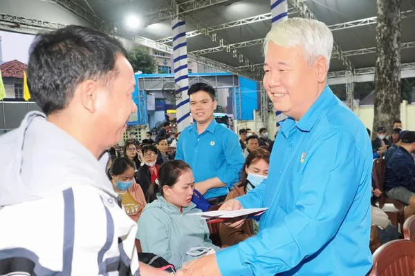 TPHCM chăm lo Tết cho công nhân khó khăn từ ngày 15/11