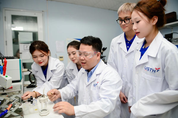 Đại học tìm đường thương mại hóa nghiên cứu