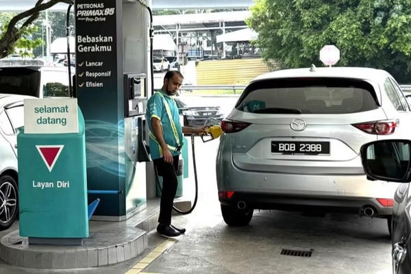 Malaysia sẵn sàng chi hơn 11 tỷ USD mỗi năm trợ giá nhiên liệu