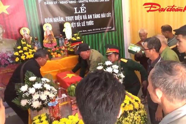 Giây phút đón liệt sĩ Lê Tước, người làm báo Cứu Quốc trở về sau 79 năm
