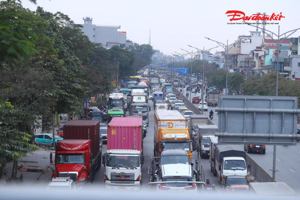Hà Nội đẩy nhanh xử lý ùn tắc, úng ngập, siết trật tự đô thị