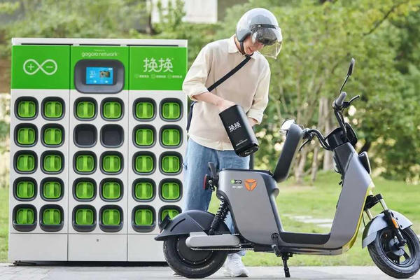 Đổi pin xe máy điện: Kinh nghiệm quốc tế và bài toán của Hà Nội