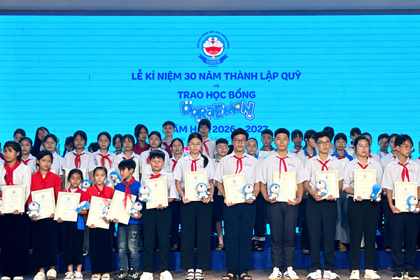 Quỹ Doraemon trao 490 suất học bổng cho học sinh vượt khó