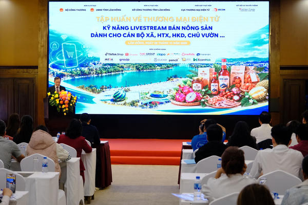 Lâm Đồng: Tập huấn kỹ năng livestream bán nông sản cho cán bộ cơ sở và người dân