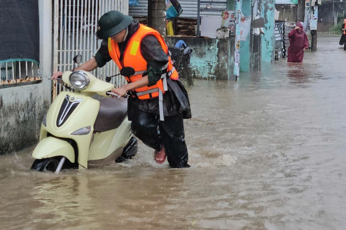 Đà Nẵng: Sớm giải quyết điểm sạt lở núi, rốn ngập lụt tại phường Hòa Khánh Đà Nẵng: Sớm giải quyết điểm sạt lở núi, rốn ngập lụt tại phường Hòa Khánh