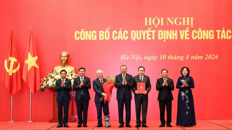Đảng ủy Quốc hội công bố Quyết định của Bộ Chính trị về công tác cán bộ