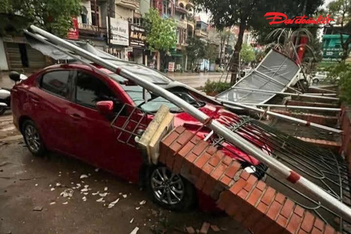 Thái Nguyên: Nhiều tuyến phố bị ngập sâu, một người chết do cây đổ