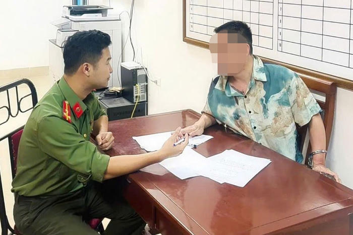 Tạm giữ người đàn ông nước ngoài nổ súng sau va chạm giao thông