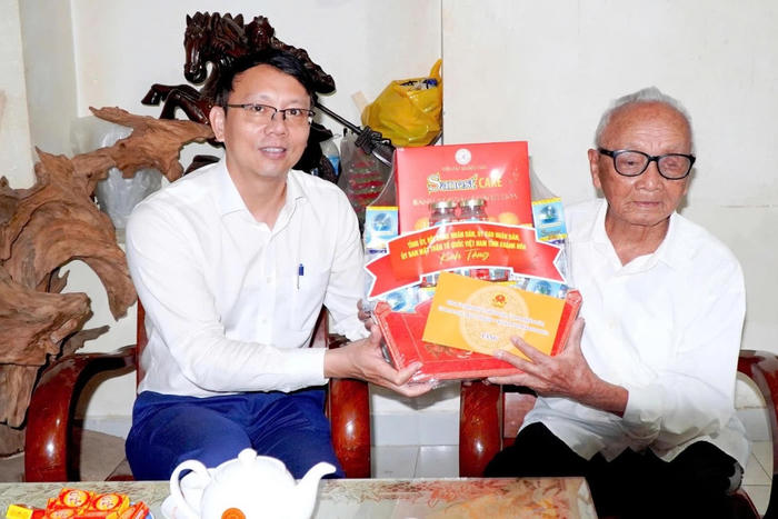 Khánh Hòa: Thăm, tặng quà người có công với cách mạng tại địa phương