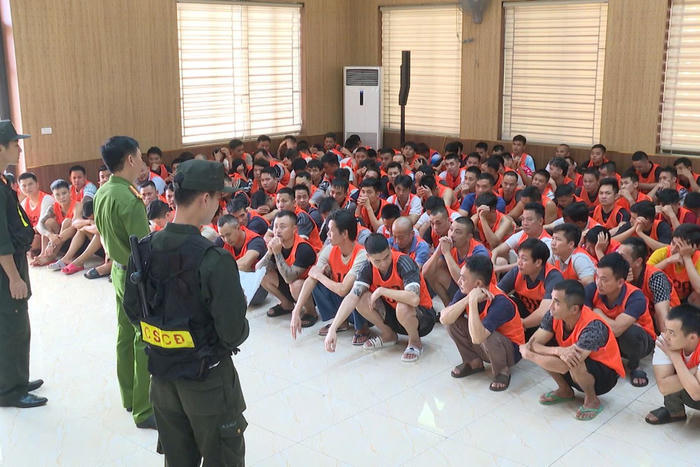 Triệt phá sới gà 1.200 tỷ đồng tại Lào, bắt giữ 205 người có liên quan